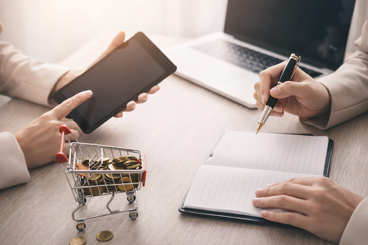 Przestań sprzedawać. Zacznij prowadzić decyzję.